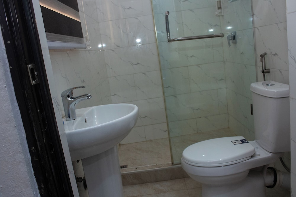 Mayors Diplomat Suites Opebi 42/48