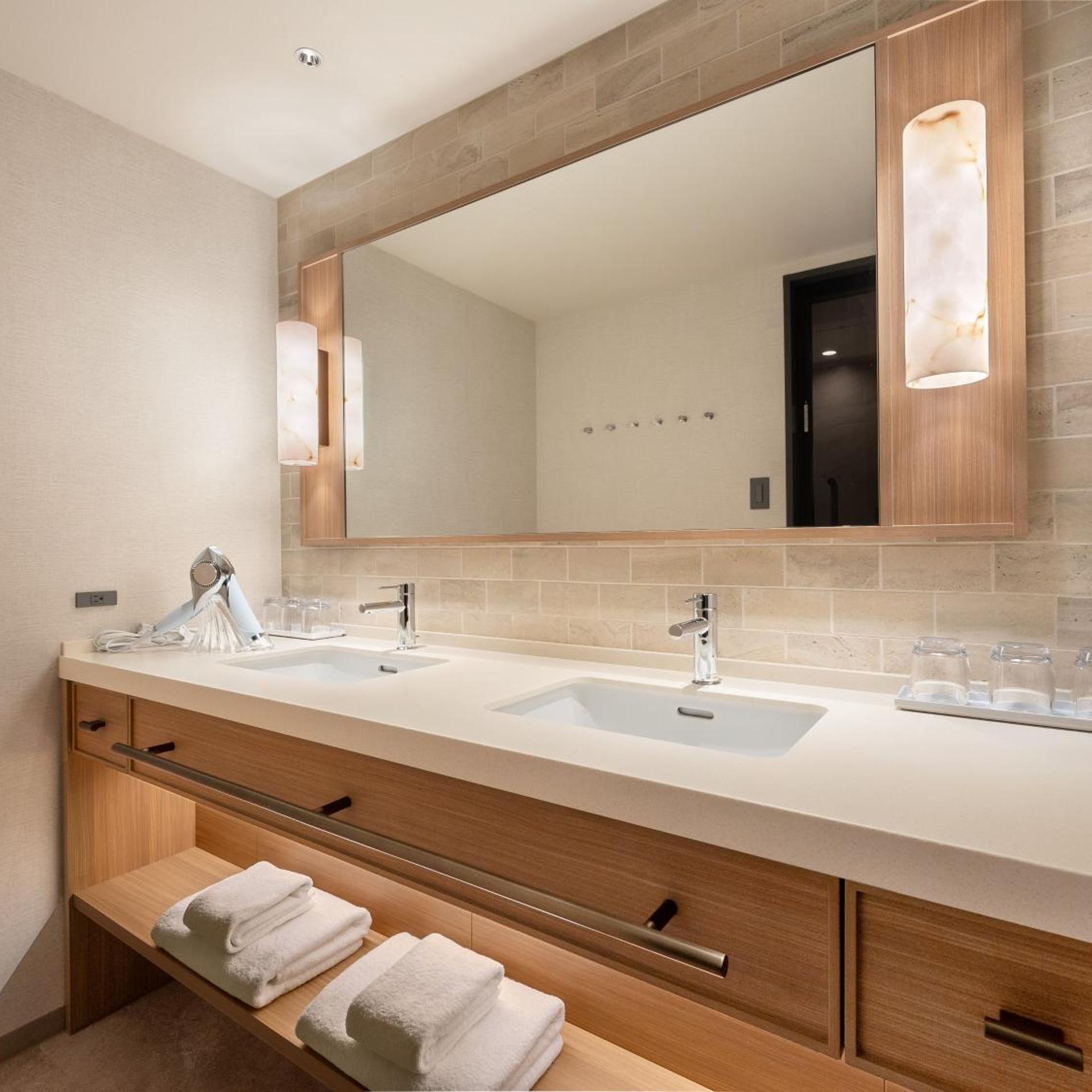 Renovated, Executive, Twin Beds, Club Lounge Access