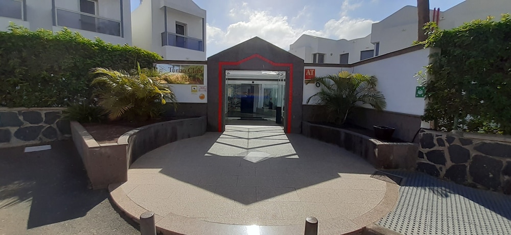 Turbo Club Apartments 48/50