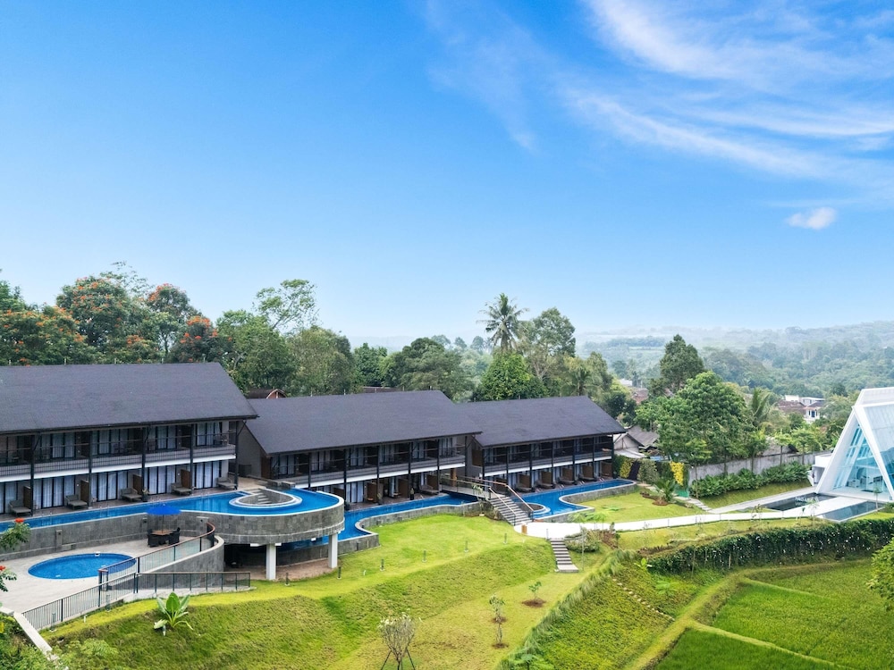 Mercure Cibadak Sukabumi Resort 40/48