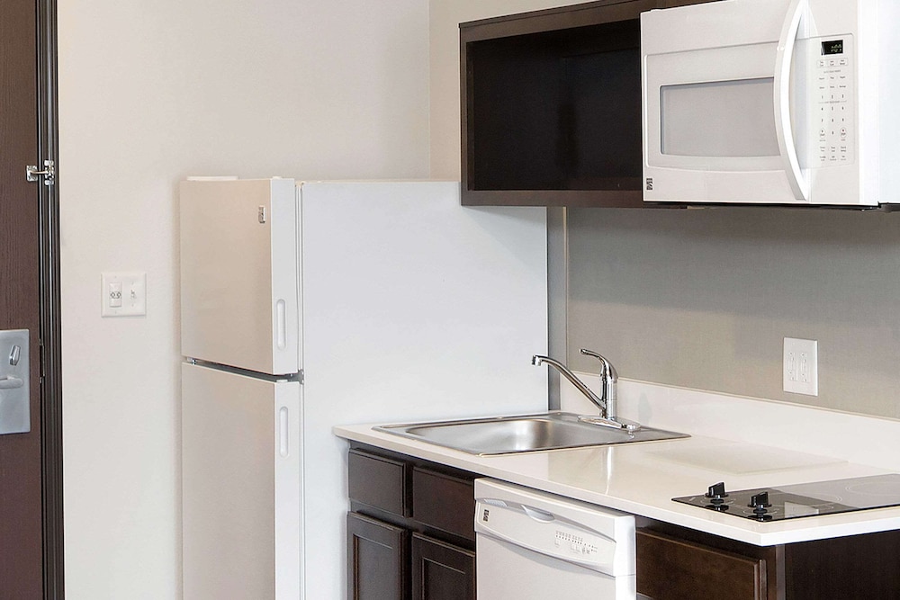 WoodSpring Suites Houston IAH Airport 42/48