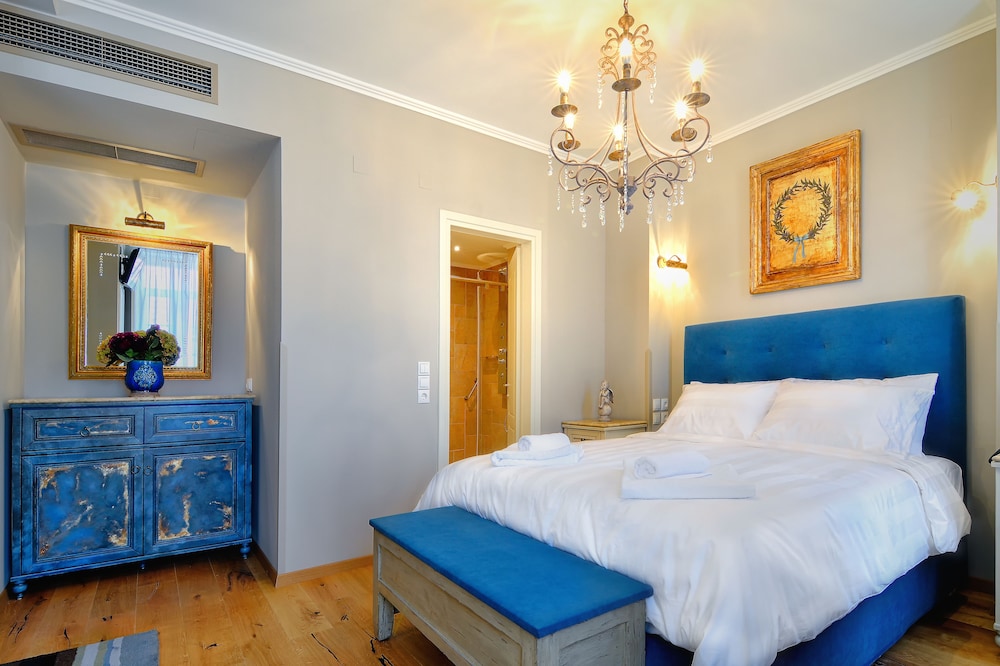 جناح بسرير كوين مع أريكة، Hotel Antique 3/4