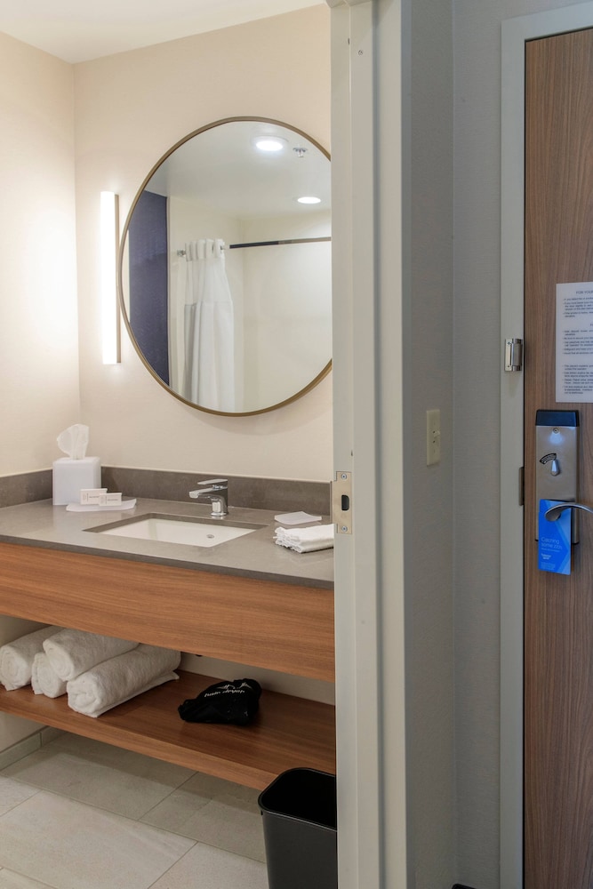 Fairfield Inn Suites Philadelphia Valley Forge Great Valley 19/60