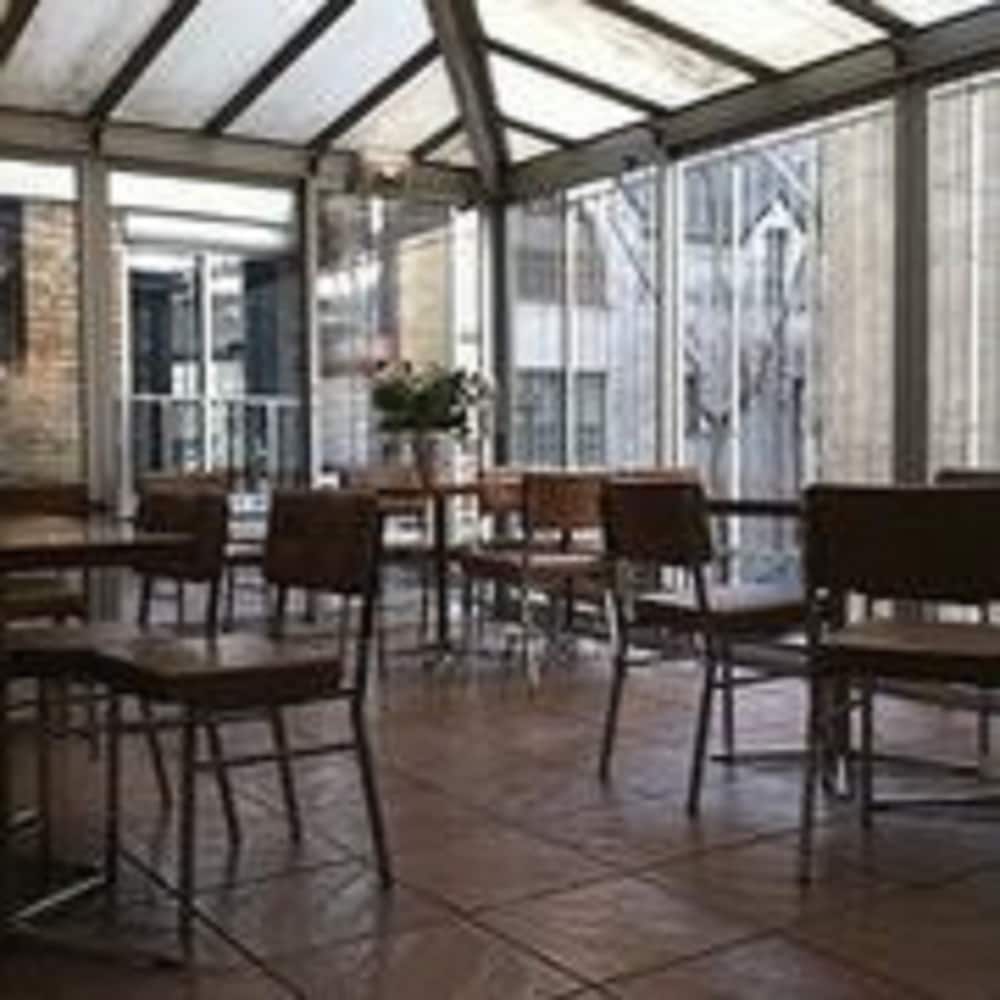 Hotel de la Comete 86/100