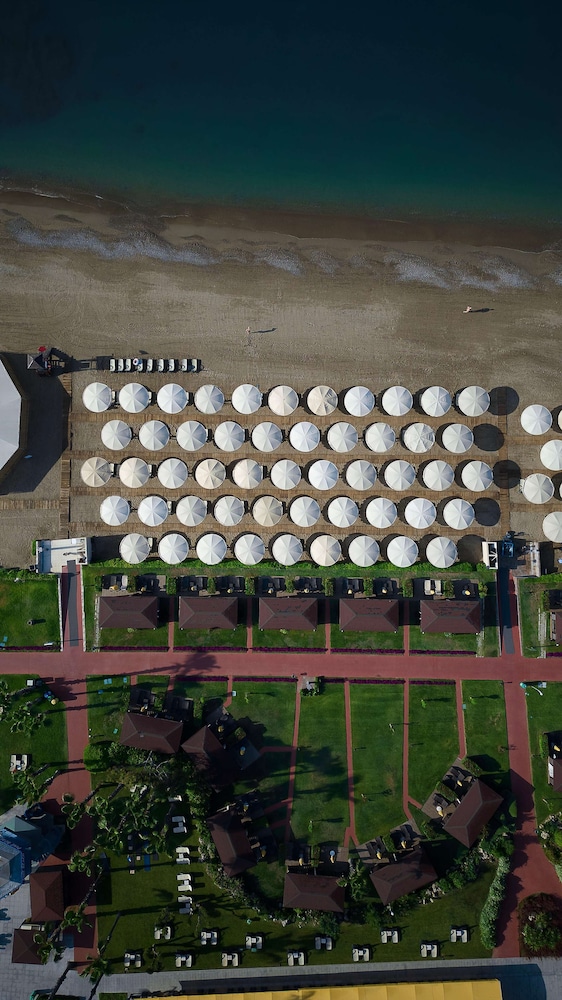 Pine Beach Hotel in SERIK