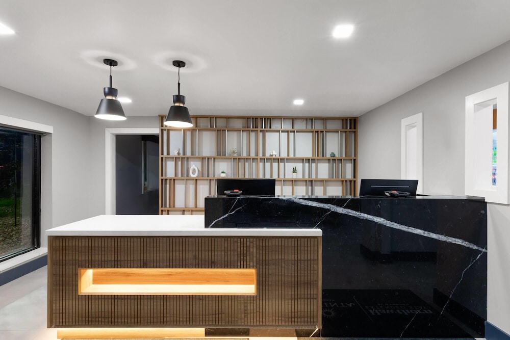Hawthorn Extended Stay by Wyndham Springdale 8/34