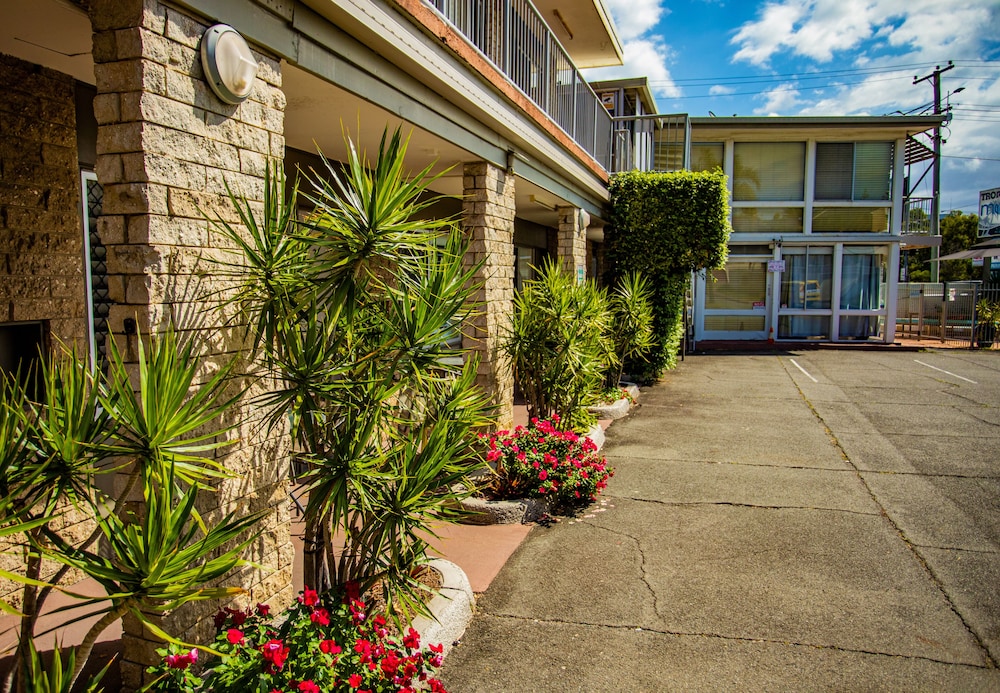 Tropicana Motel 44/50