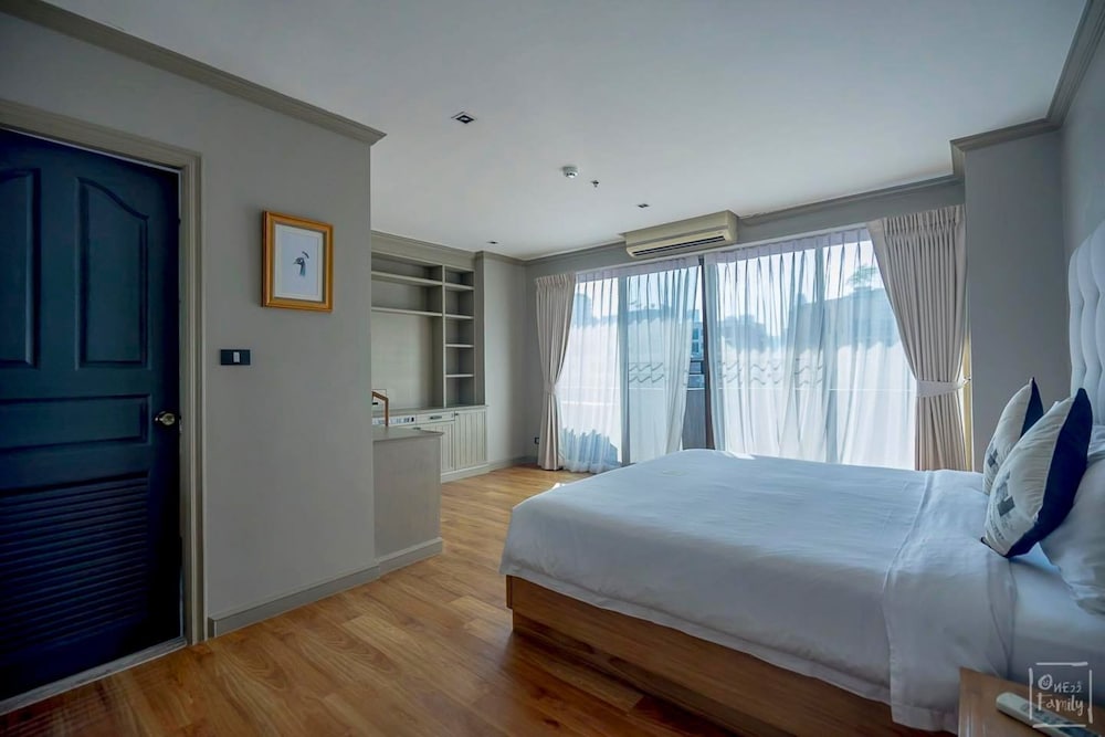 THEA Private Suites by TH District 14/64