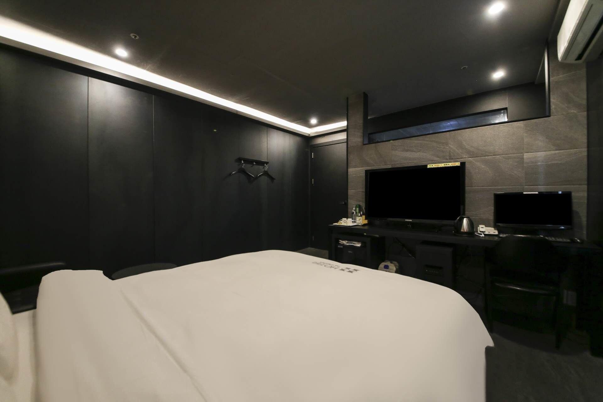 Hotel Pandora 6/23