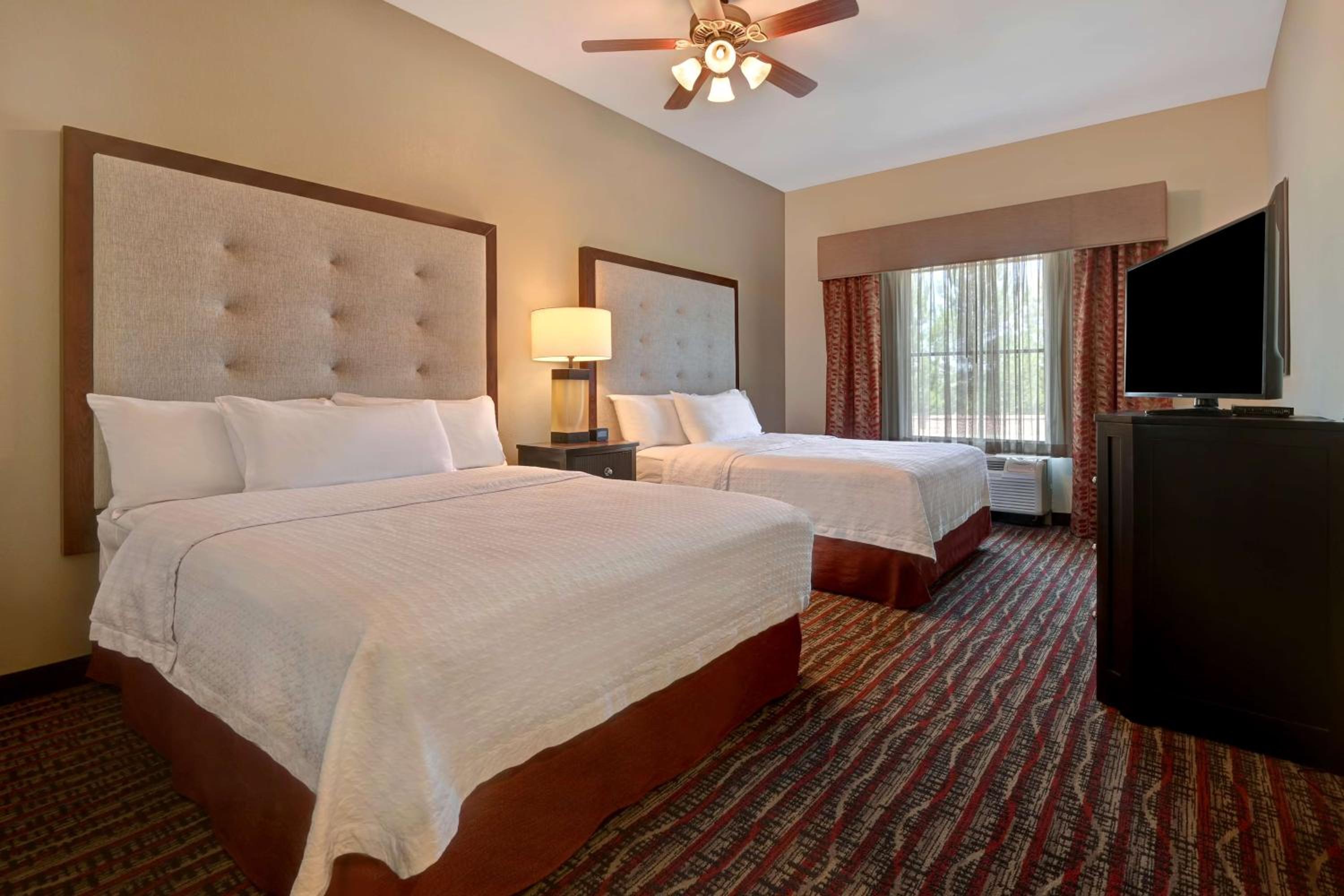 1 Bedroom, Suite, 2 Queen Beds, Sofa