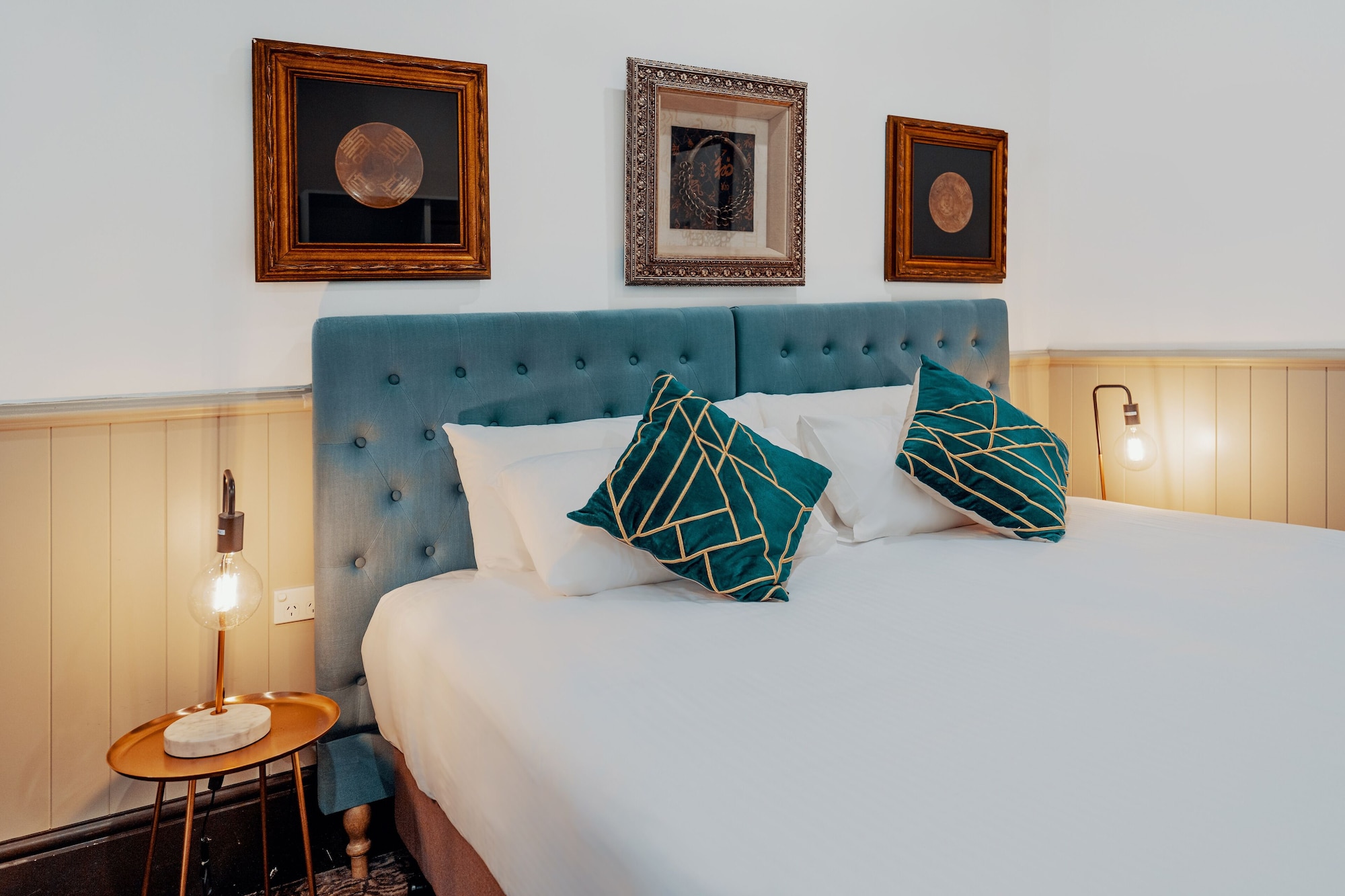 Manor, Deluxe, King Bed