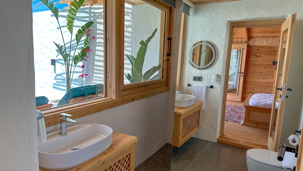 Petunya, King Bed, Sea View, Jetted Pool, Hot Tub