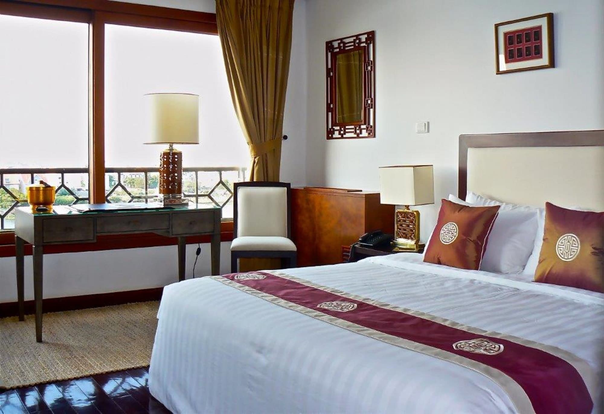 2 BEDROOMS, SUITE