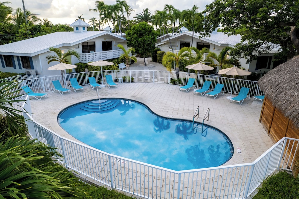 Hadley House Resort 62/64