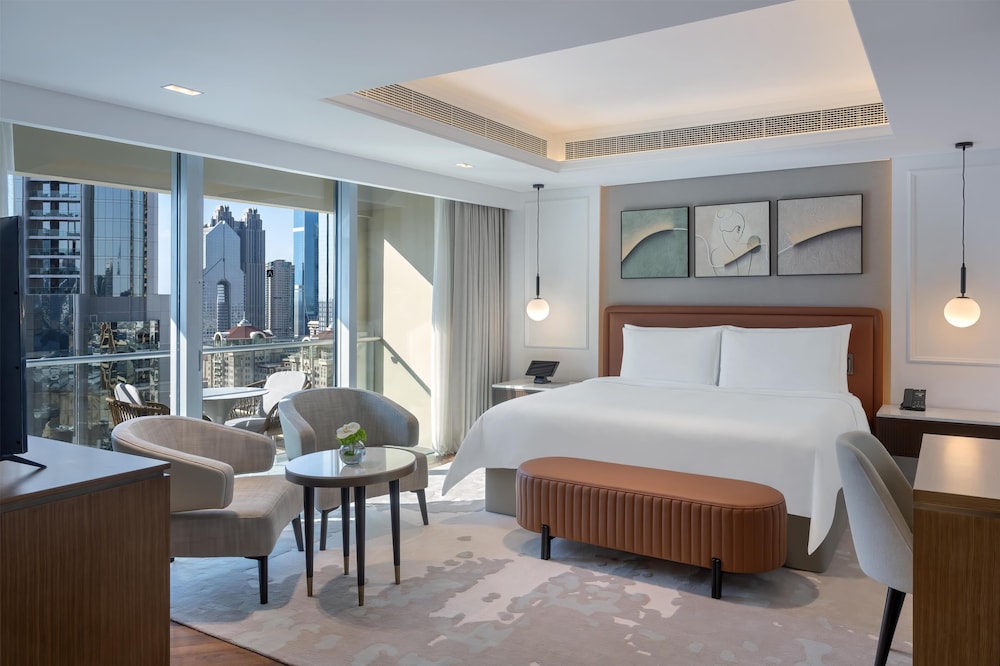 GRAND, SUITE, MULTIPLE BEDS, CITY VIEW