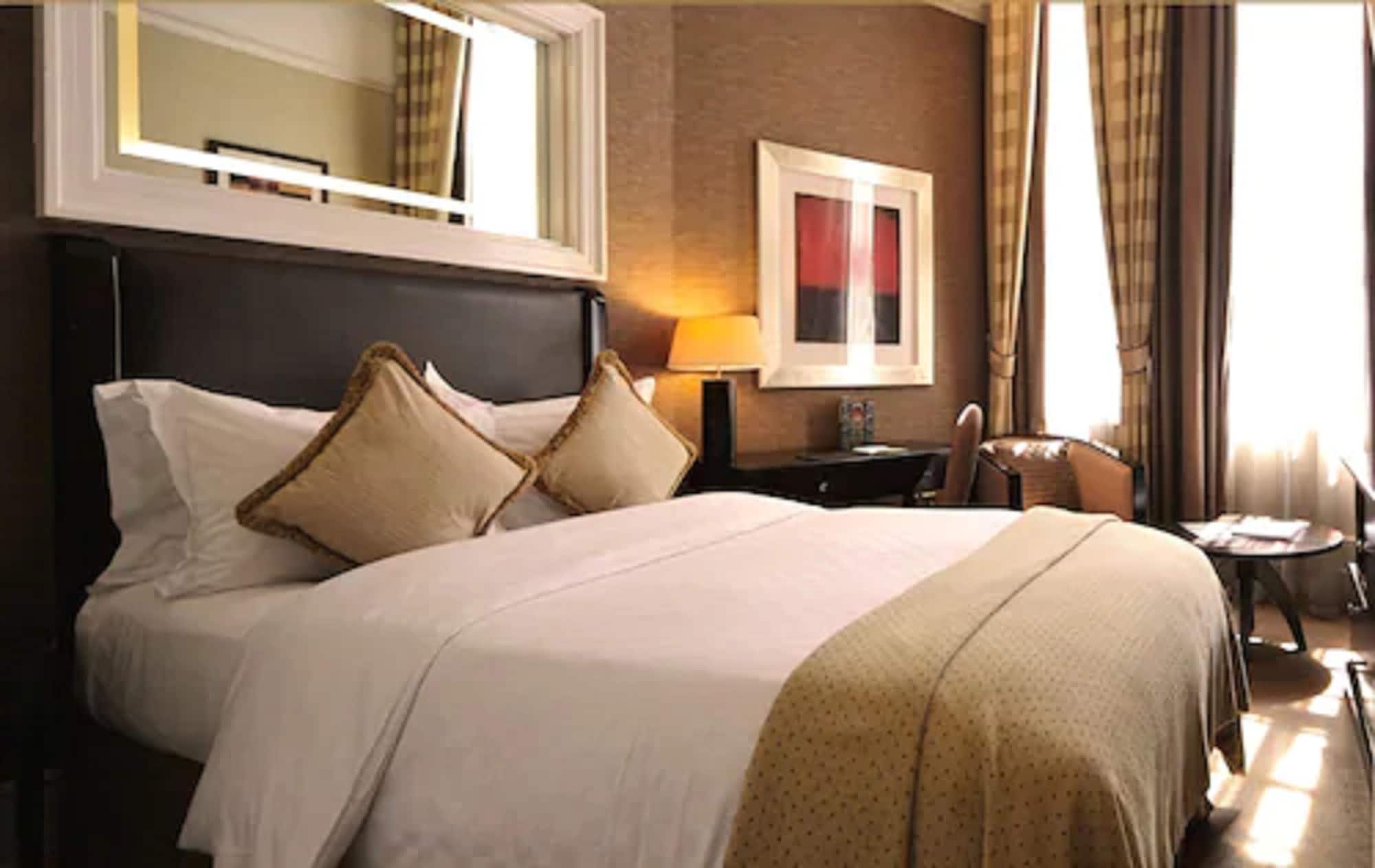 CLUB, DOUBLE BED
