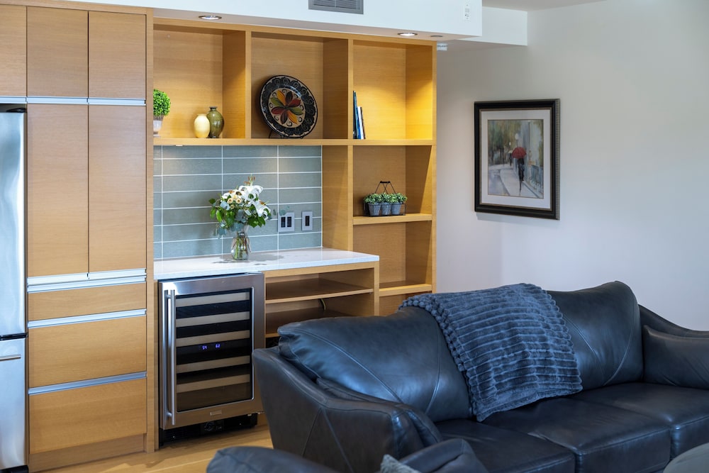 Brentwood Bay Lodge Spa 42/64