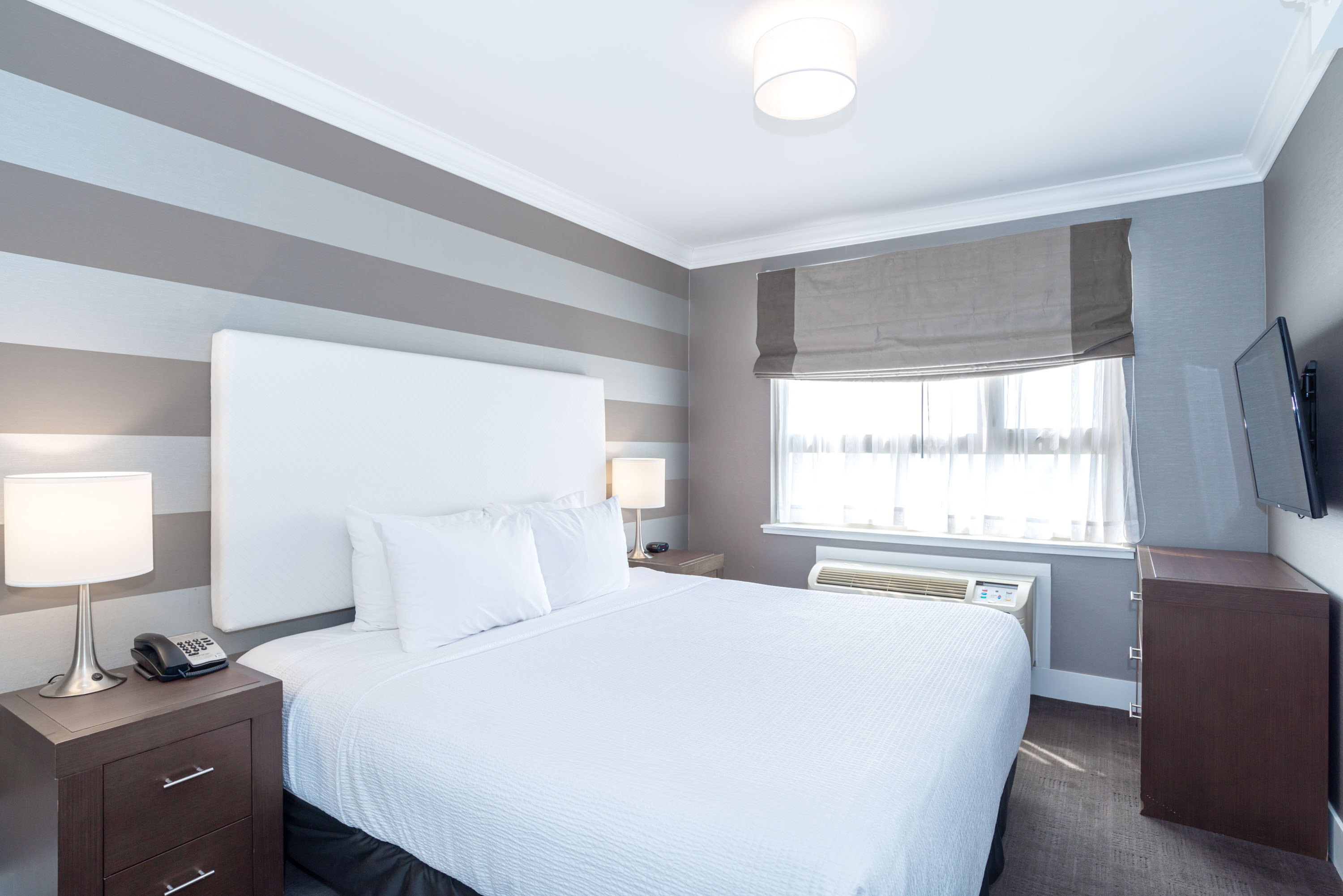 Tower Suite, 1 King, Sofa Bed, Kitchen, W/D