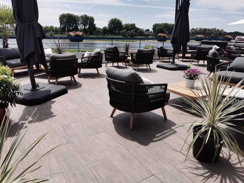 Mercure Nevers Pont De Loire 64/67