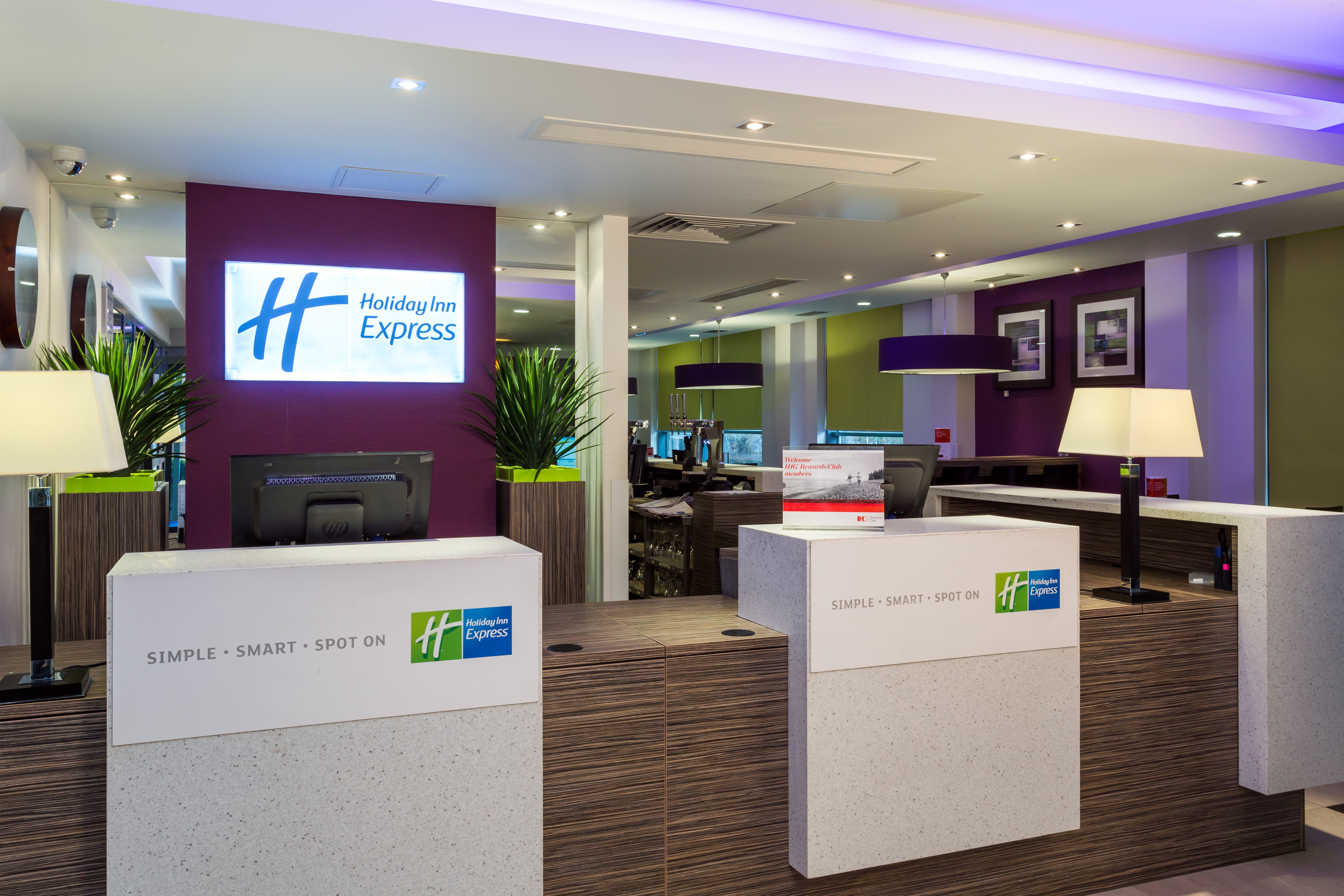 HOLIDAY INN EXPRESS HARLOW 54/74