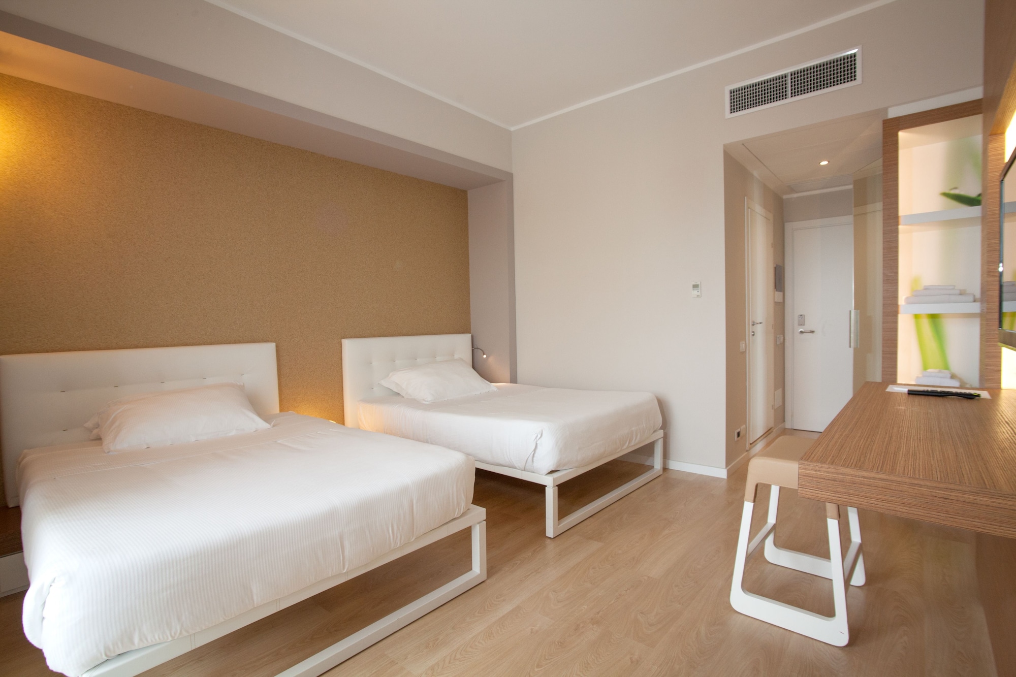 غرفة كومفورت رباعية بسرير مزدوج بشرفة، Oxygen Lifestyle Hotel 3/8