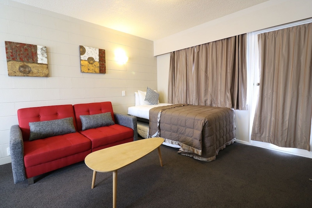 Boundary Court Motor Inn 35/50