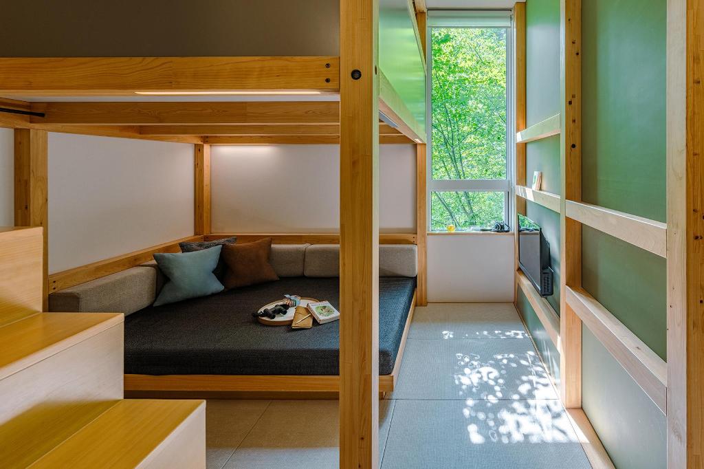 غرفة بسريرين منفصلين مع أريكة، Hoshino Resort BEB5 Karuizawa 2/3