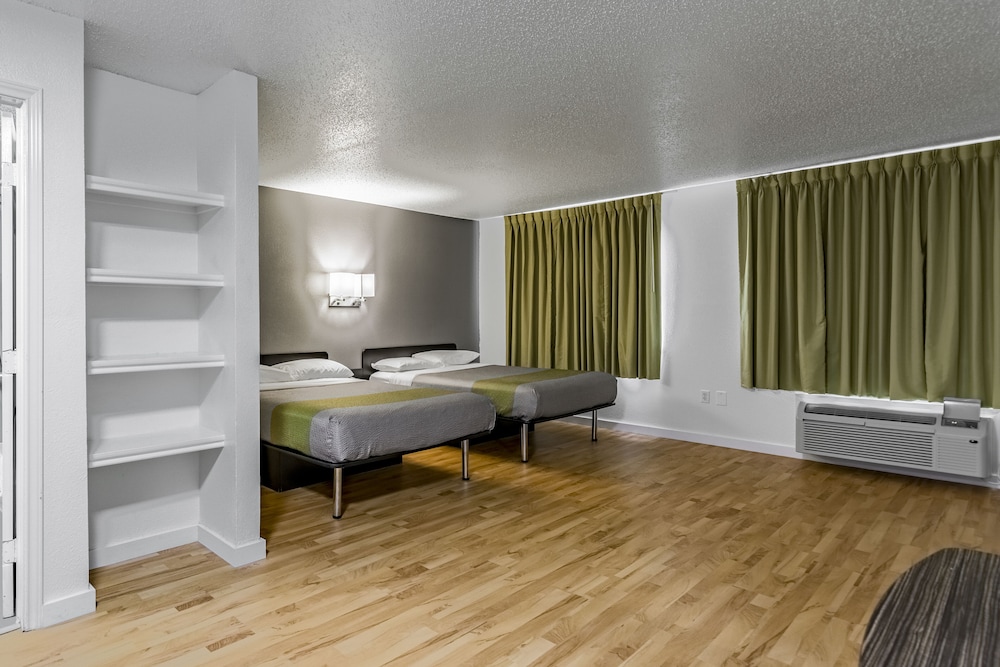 Suburban Studios Dallas Northwest Walnut Hill 18/49