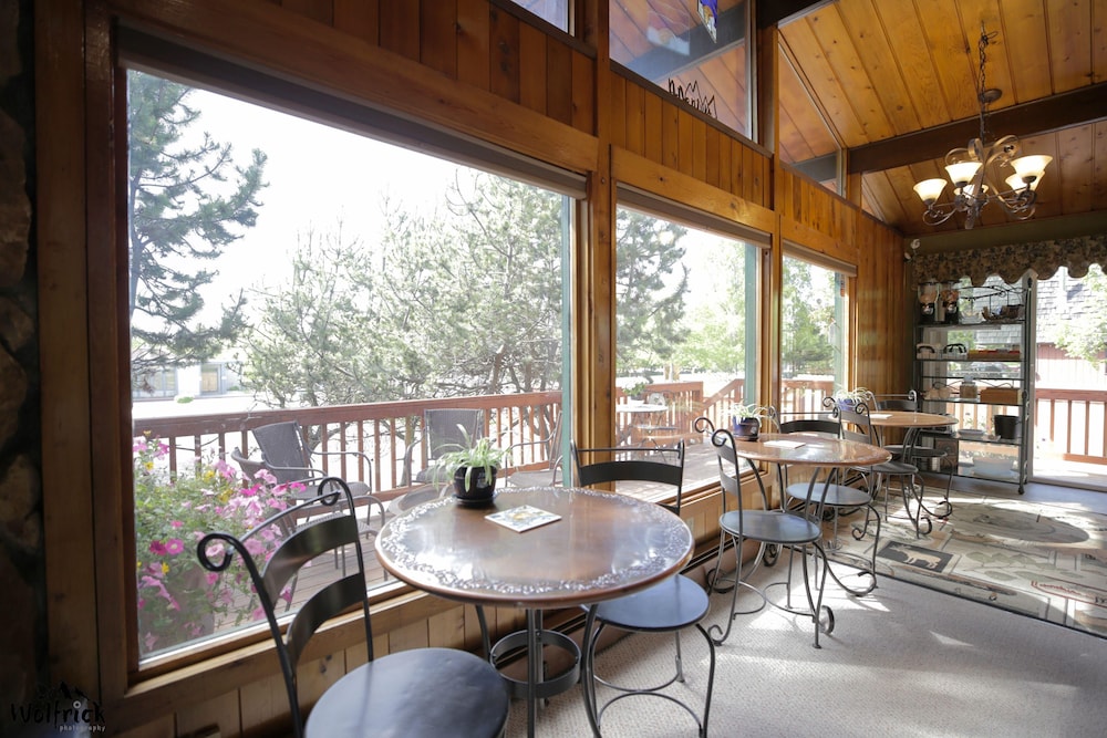 Jewel Lake Bed Breakfast 38/50