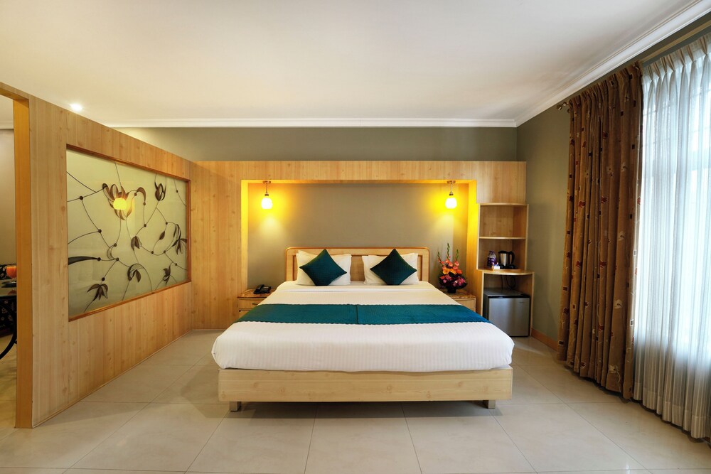 LUXURY, STUDIO, SUITE