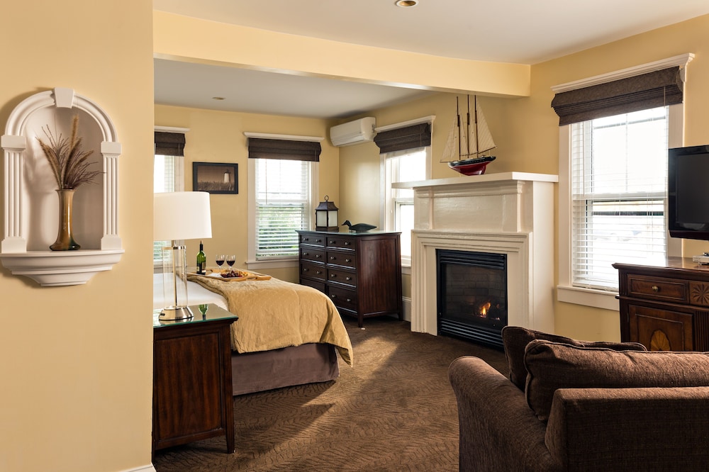 Crowne Pointe Historic Inn Spa 51/75