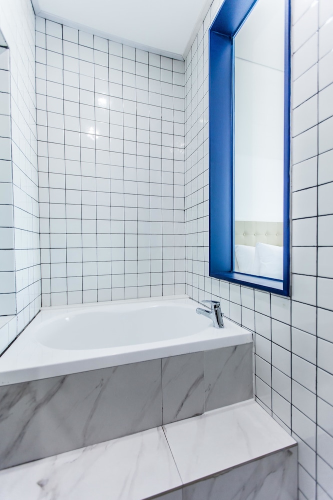 Bluespring Boutique Hotel 45/50