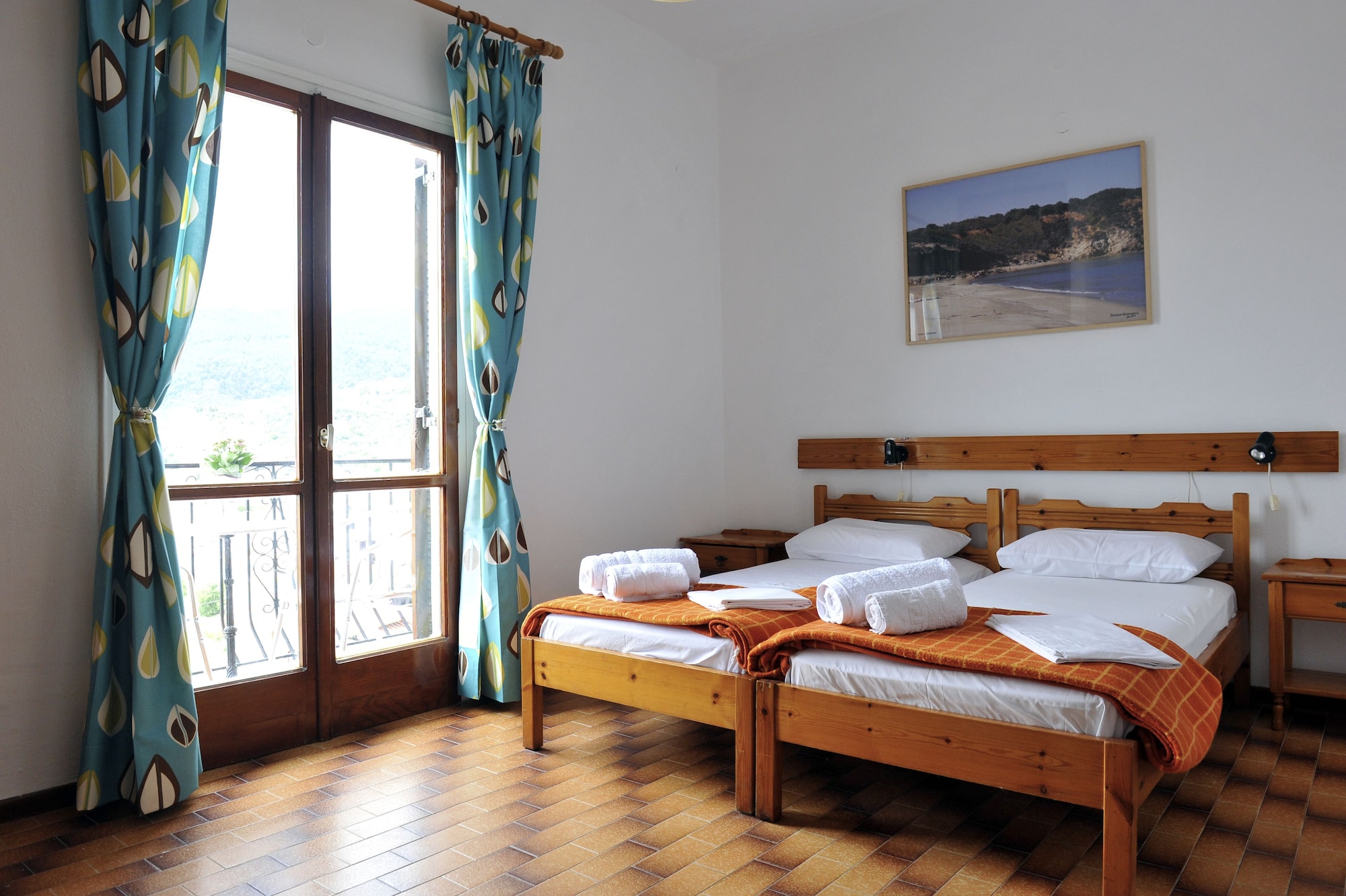 ROOM, TWIN BEDS