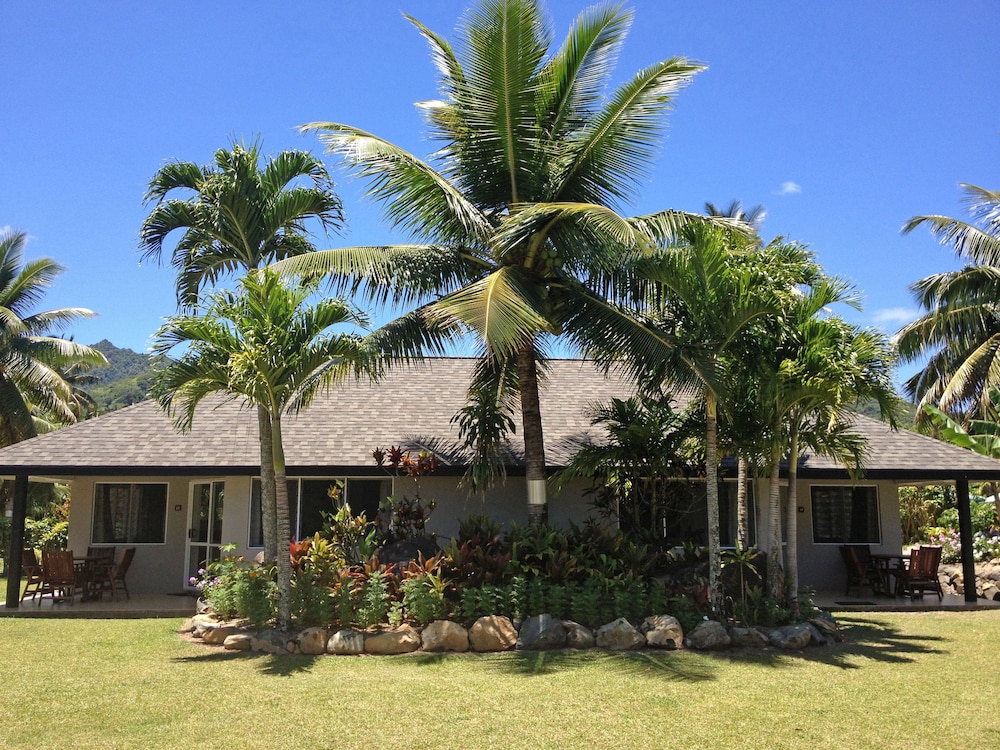 Lagoon Breeze Villas Formerly Lagoon Lodges 65/75