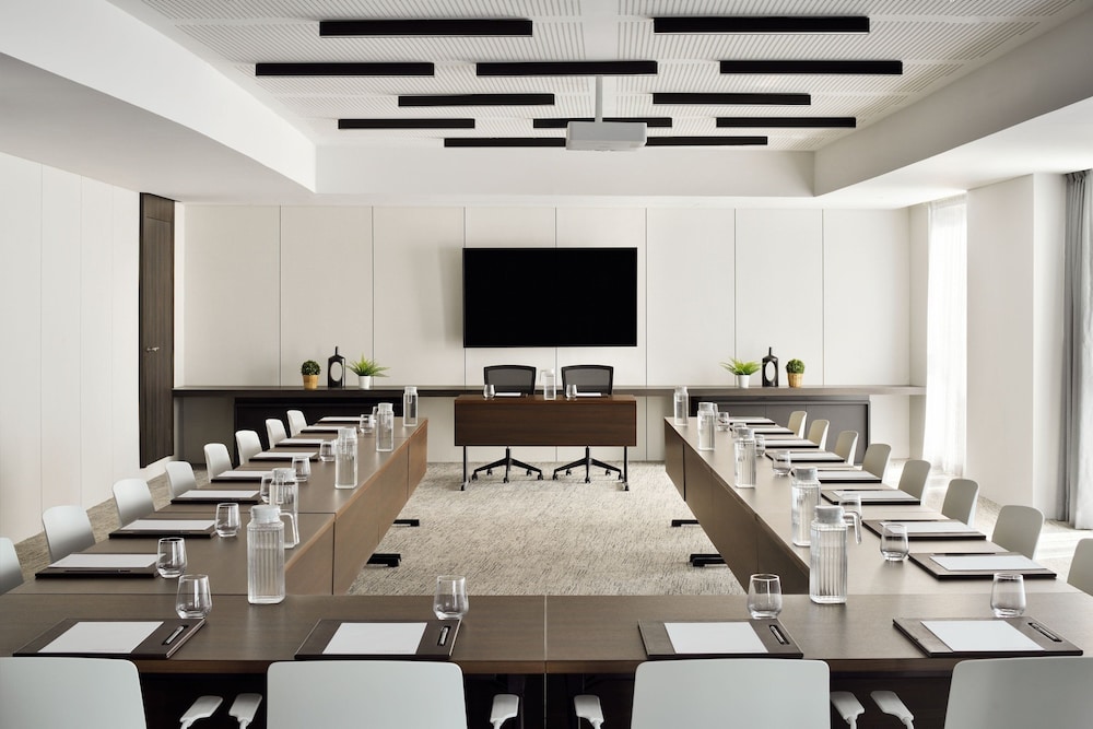Courtyard by Marriott World Trade Centre, Dubai 24/27