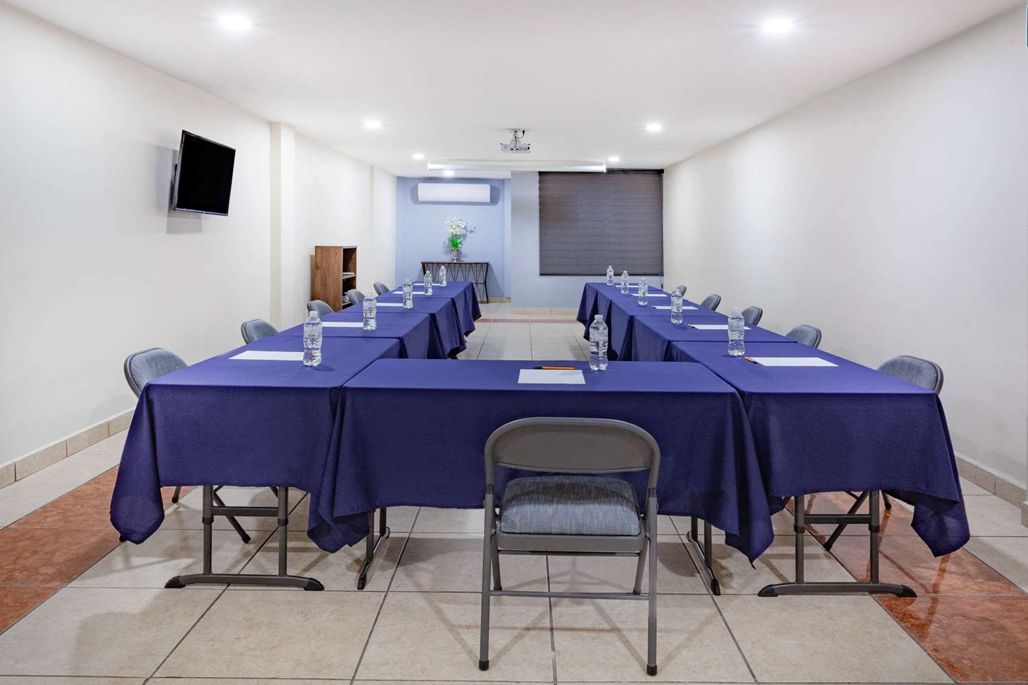 Days Inn By Wyndham Piedras Negras 15/26