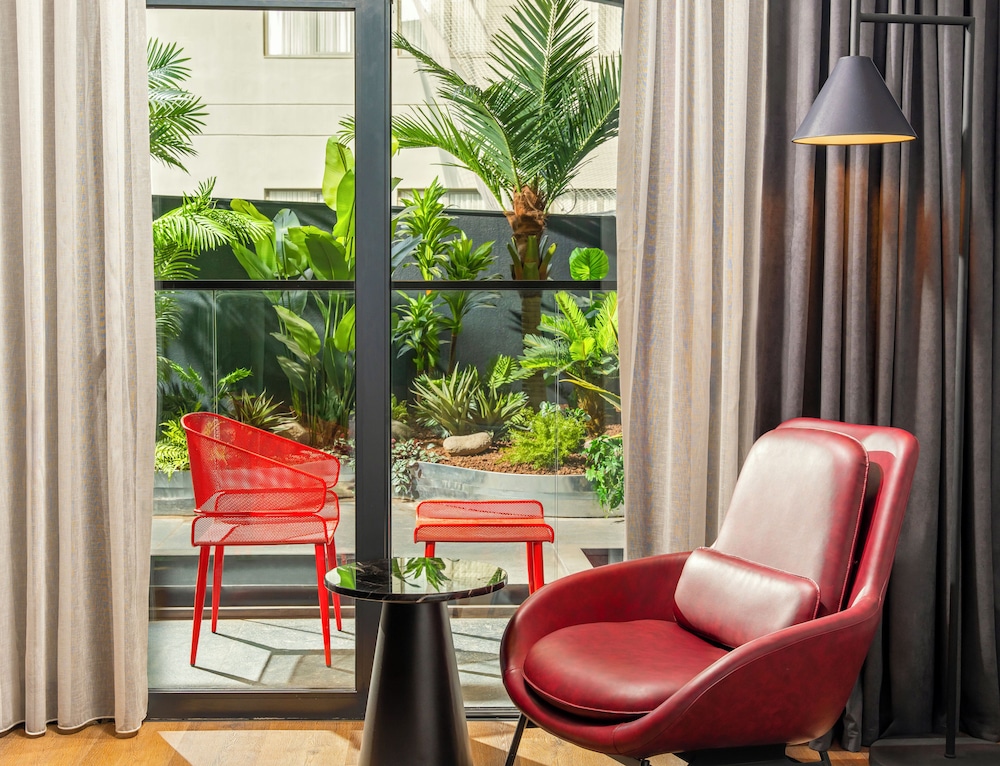 Radisson RED Izmir Point Bornova 39/59