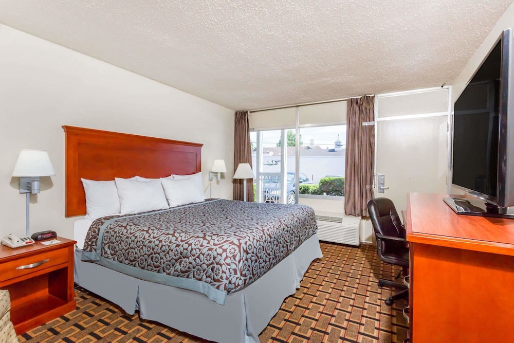 Days Inn By Wyndham Charlottesville/University Area 9/43