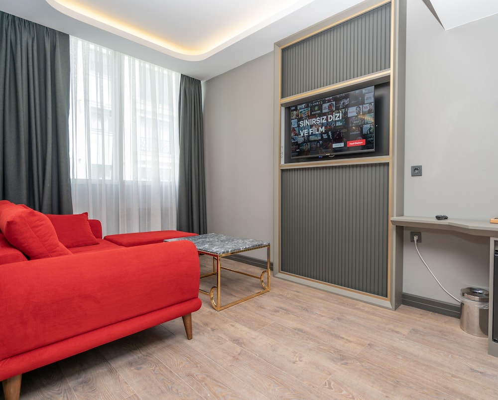 216 Ruby Suite 28/43