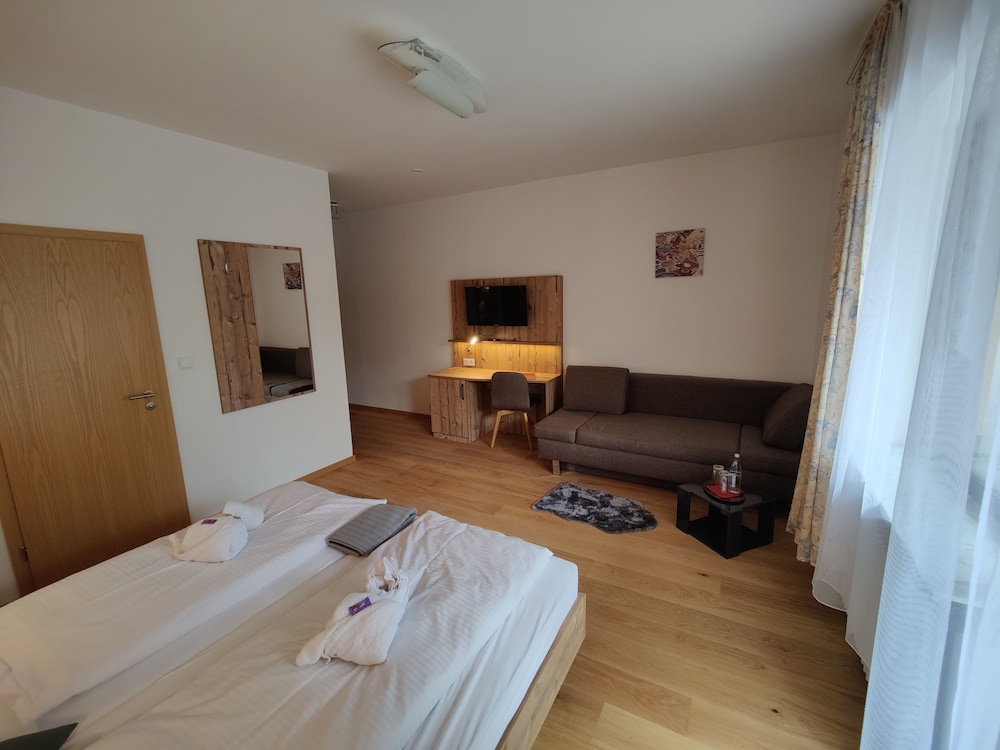 Ferien vom Ich, Bayerischer Wald, Hotel and Restaurant 8/38