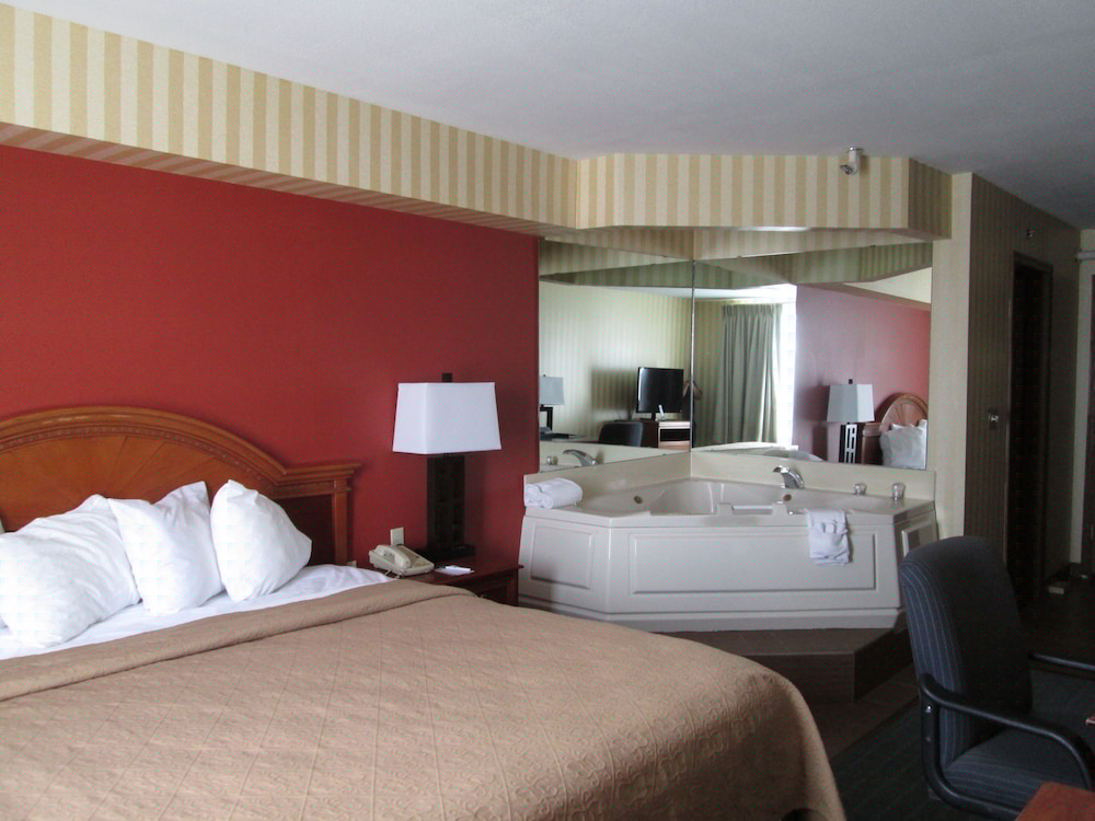 Quality Inn Gaylord MI 19/40