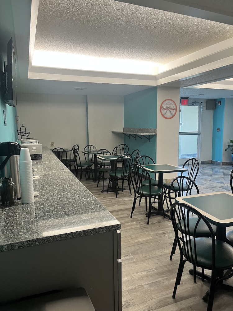 Howard Johnson by Wyndham Clarksville Tennessee 28/45