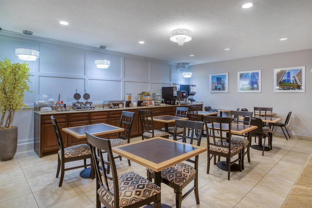 Best Western Champions Forest Inn and Suites 39/61