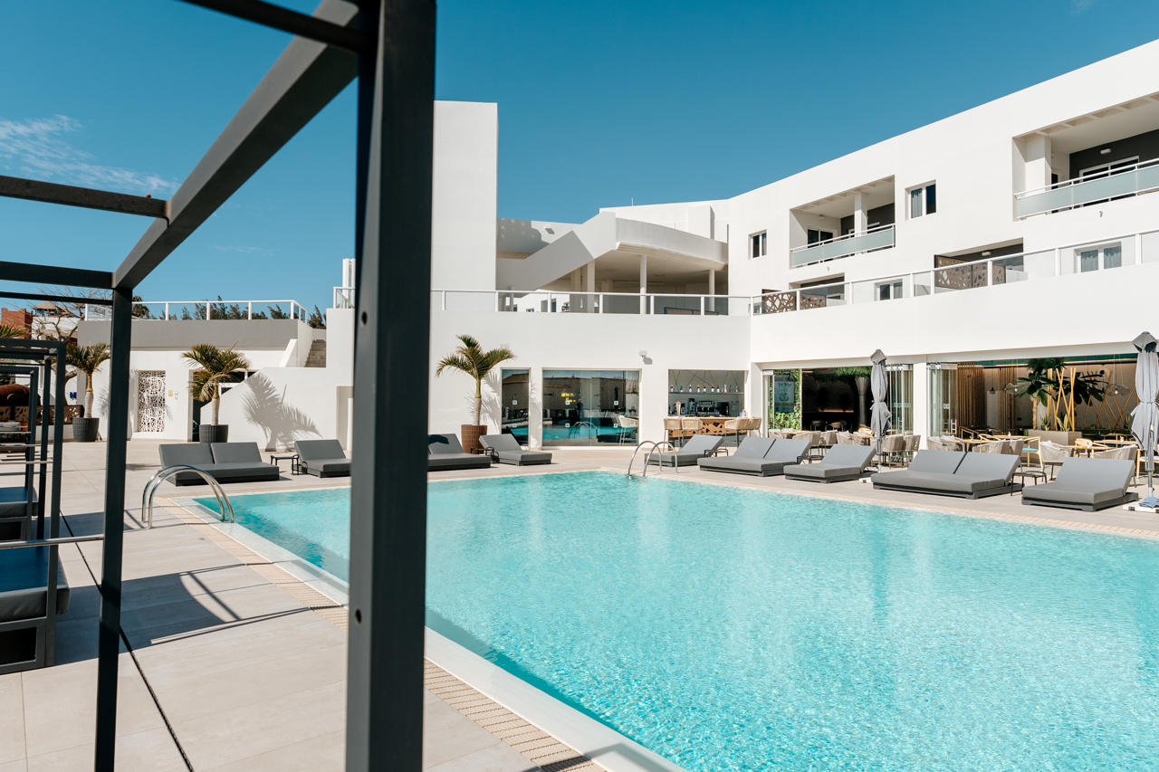 001 Higos Beach Boutique Hotel 18/19