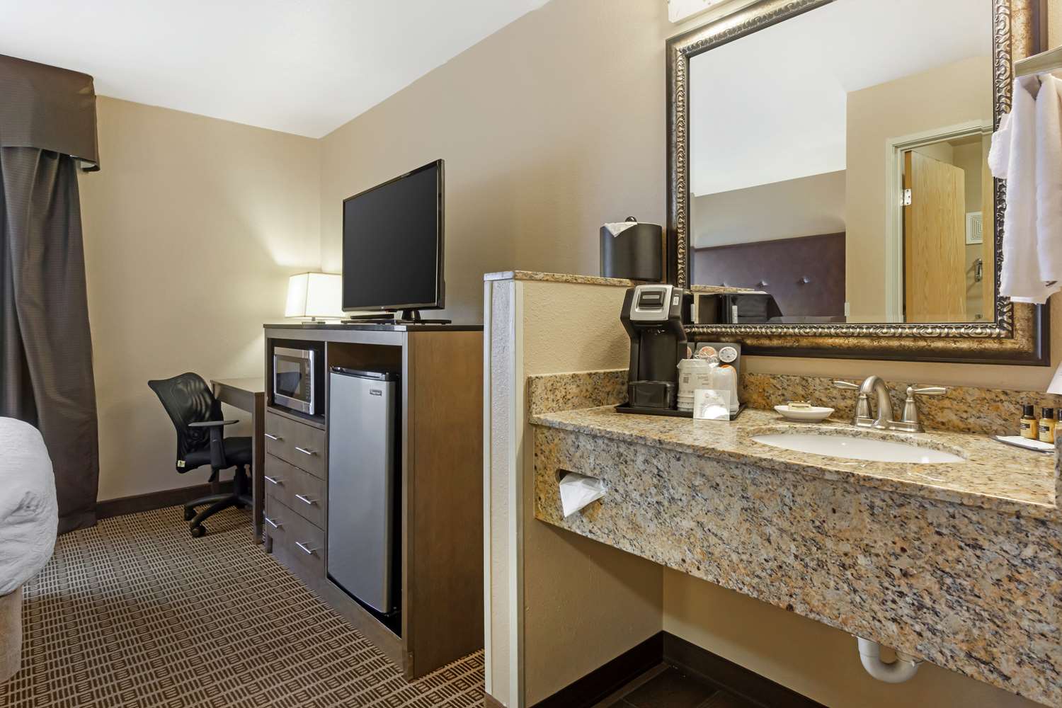 Best Western Plus Yakima Hotel 61/61