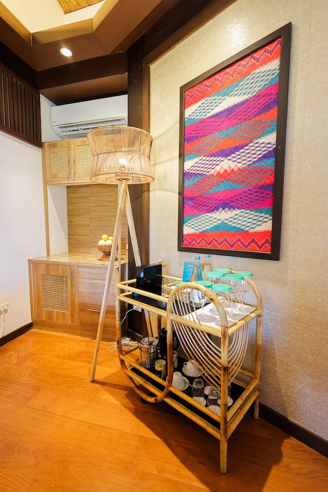 Lihim Resorts 15/75