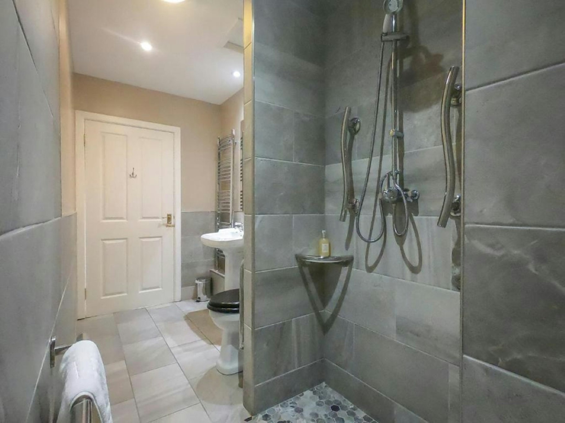 Coul House Hotel 17/19