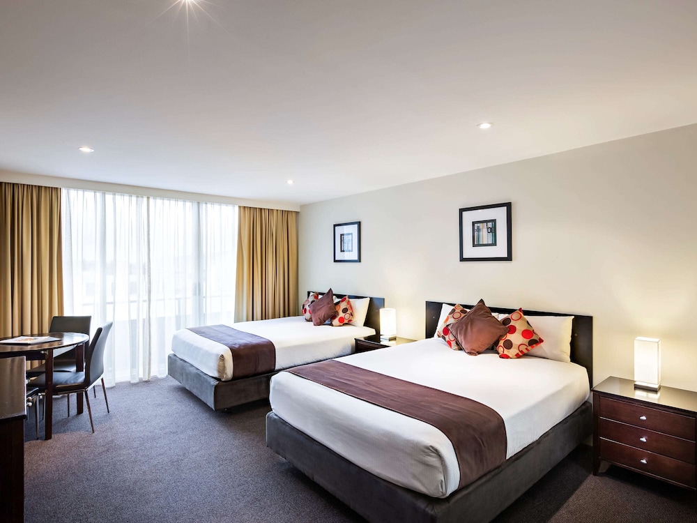 Adelaide Rockford Hotel 12/50
