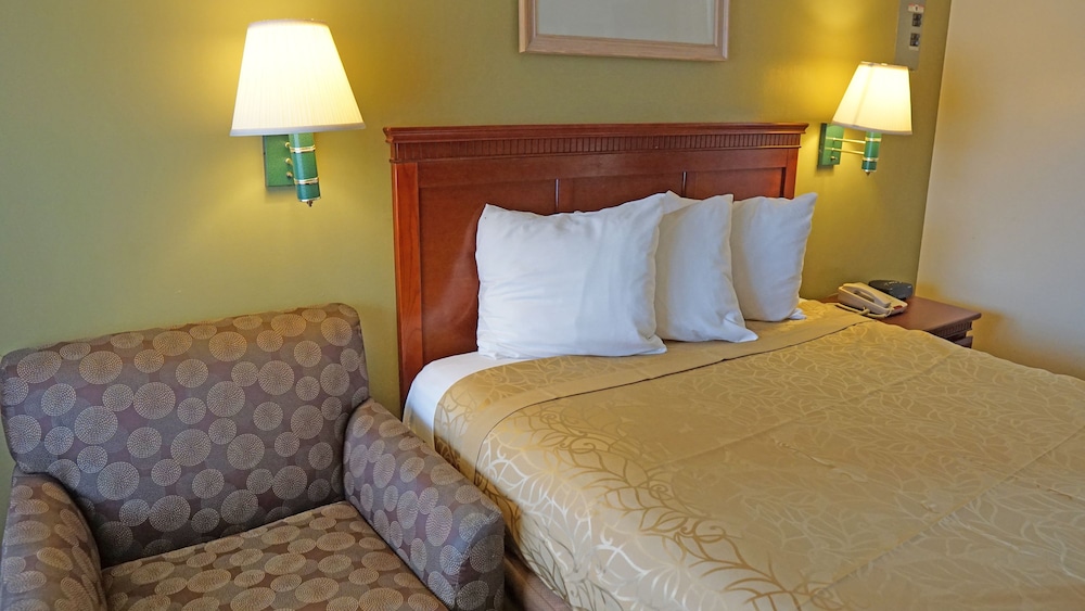 Redondo Inn and Suites 7/48