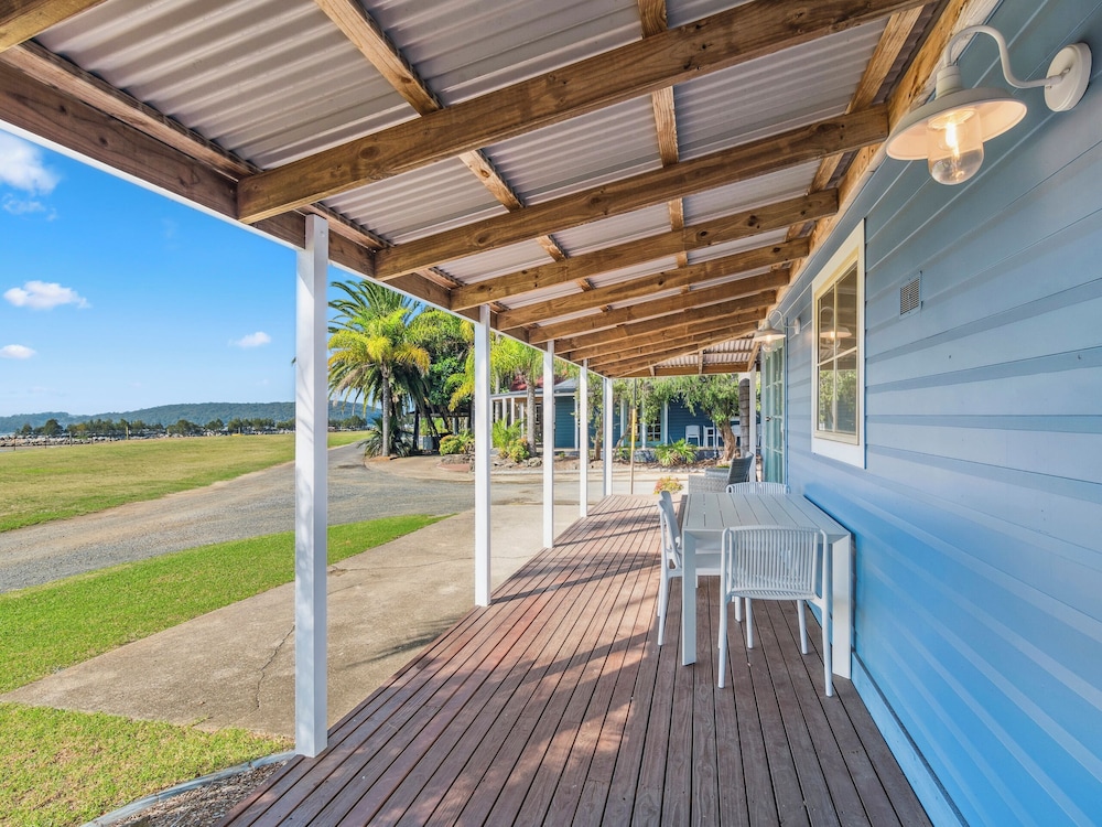 Coachhouse Marina Resort 19/50
